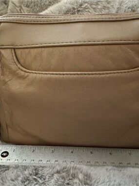 Toni Vintage Taupe Leather Crossbody Camera Bag Organizer Gold Tassel Accent